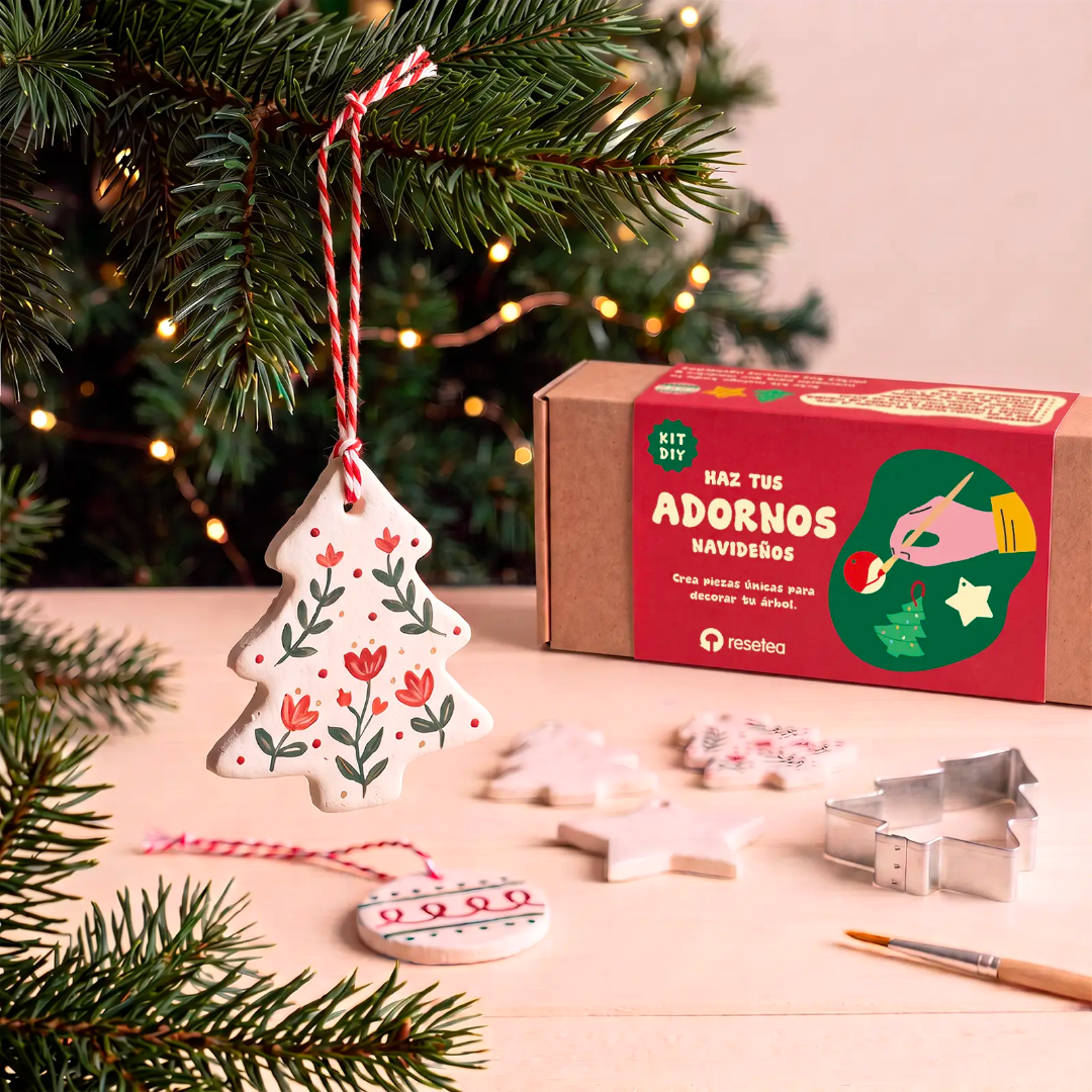 Kit DIY de Resetea para crear adornos navideños de arcilla para el árbol.