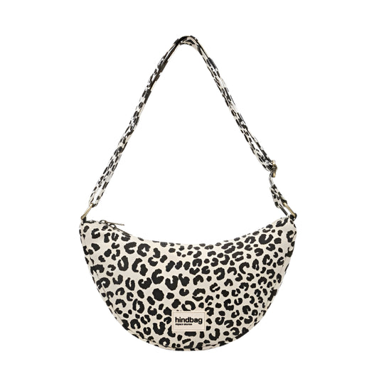 Riñonera bolso con forma de media luna y estampado de leopardo de la marca francesa Hindbag