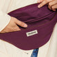 Riñonera abierta color ciruela de la marca francesa Hindbag