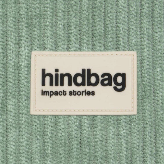 Tejido de pana color verde agua con etiqueta de la marca Hindbag