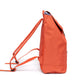 Vista lateral de la mochila Scout naranja de Lefrik: espaciosa, reciclada e impermeable