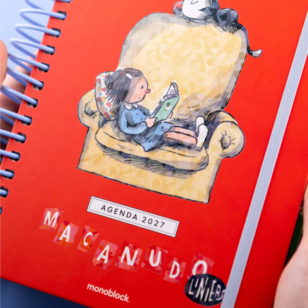 Detalle de la portada de la agenda diaria para 2027 Sillón con organización a día por hoja e ilustración de Liniers de Enriqueta leyendo en un sillón rodeada de otros personajes de Macanudo