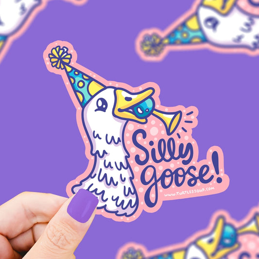 Pegatina de vinilo troquelada en forma de gato con gorrito de fiesta y el texto silly goose!