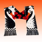 Detalle del estampado de cisnes de la bufanda Swan Romance