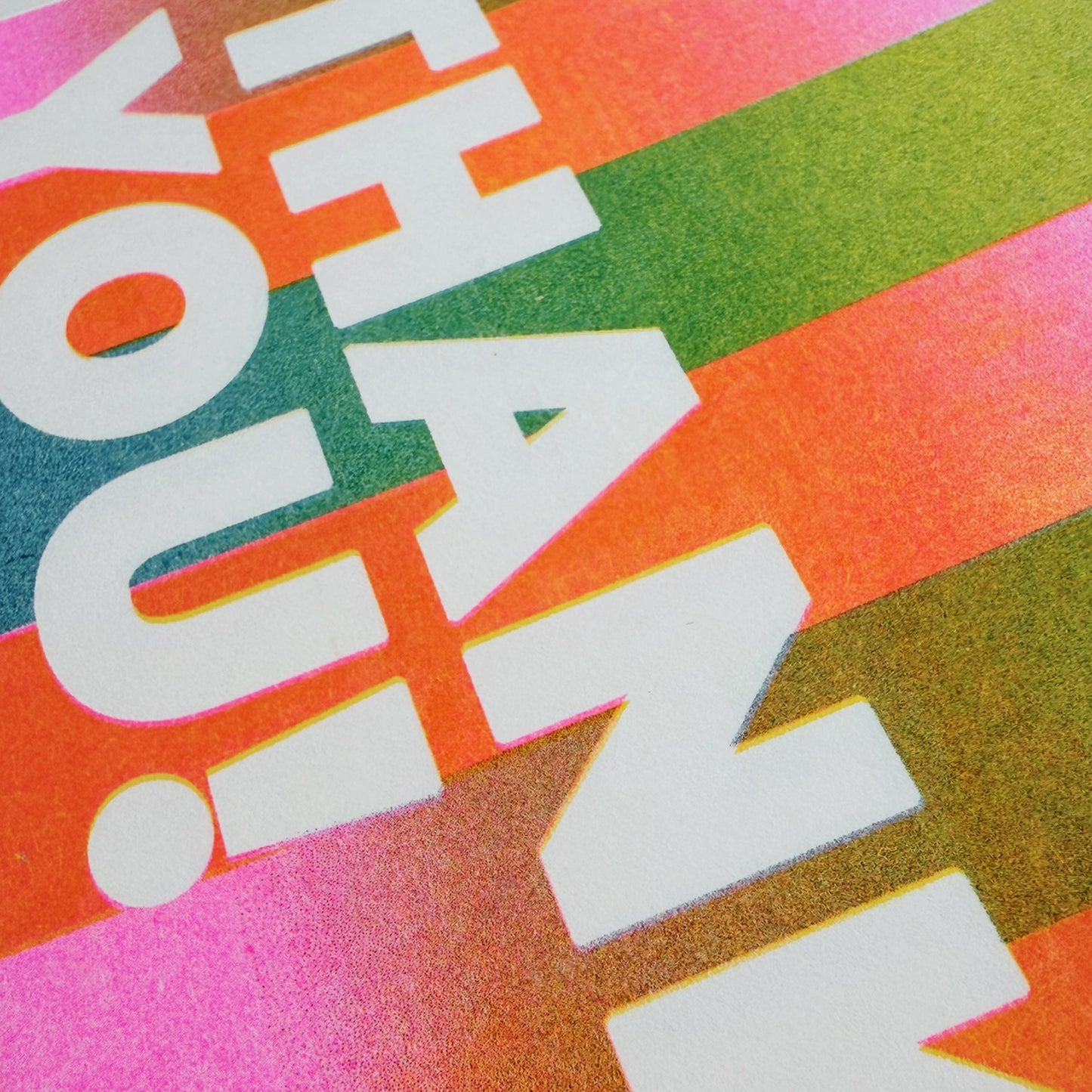 Detalle de la tarjeta de agradecimiento de Laura ortiz con franjas de colores y el mensaje Thank you! impresa en risografía