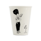 Taza en blanco y negro de una mujer abanicándose con una camiseta en la que pone "Menopause Club"