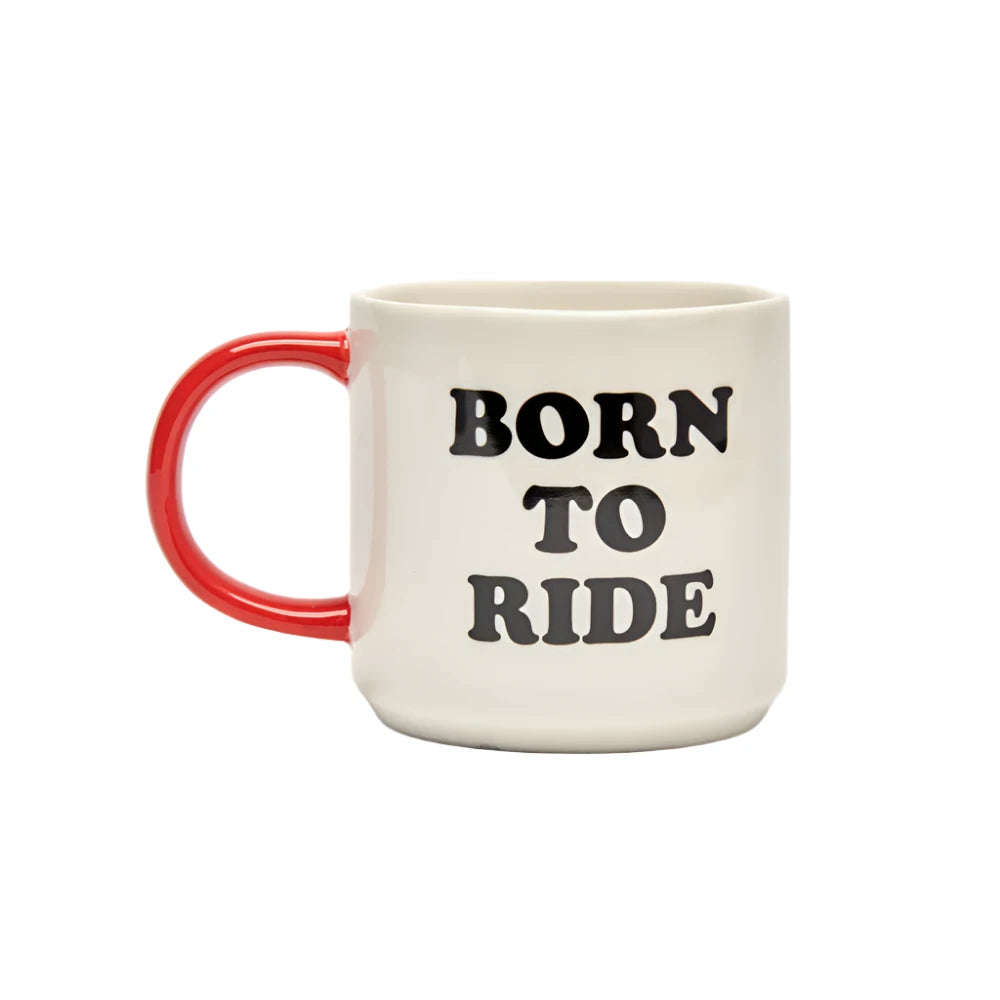  taza de Snoopy Born to ride, con Snoopy haciendo un caballito en una bicicleta roja