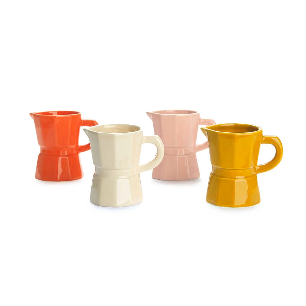 Juego de cuatro tazas de cerámica con forma de cafetera italiana para café cortado en colores pastel: naranja, crema, rosa y mostaza