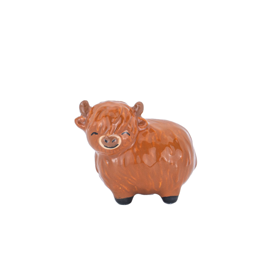 Token de vaca sonriente marrón de las altas tierras sobre fondo blanco