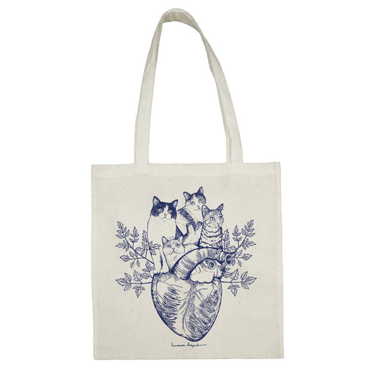 Tote bag de algodón con ilustración de cuatro gatos sobre un corazón anatómico