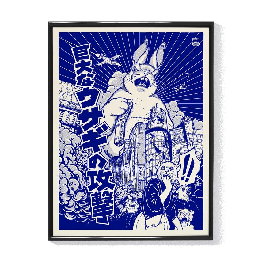 Ilustración en azul y blanco con el ataque del conejo gigante a Tokio con gente aterrorizada, aviones y un conejo destrozando edificios con sus patitas