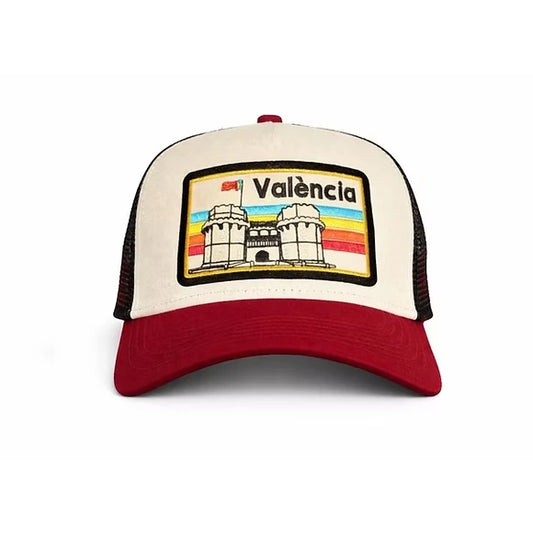 Gorra Blanca con visera roja y parche con el texto València y las torres de serrano bordadas