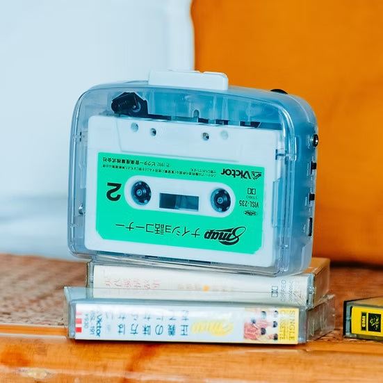 Walkman transparente con cintas de cassette 