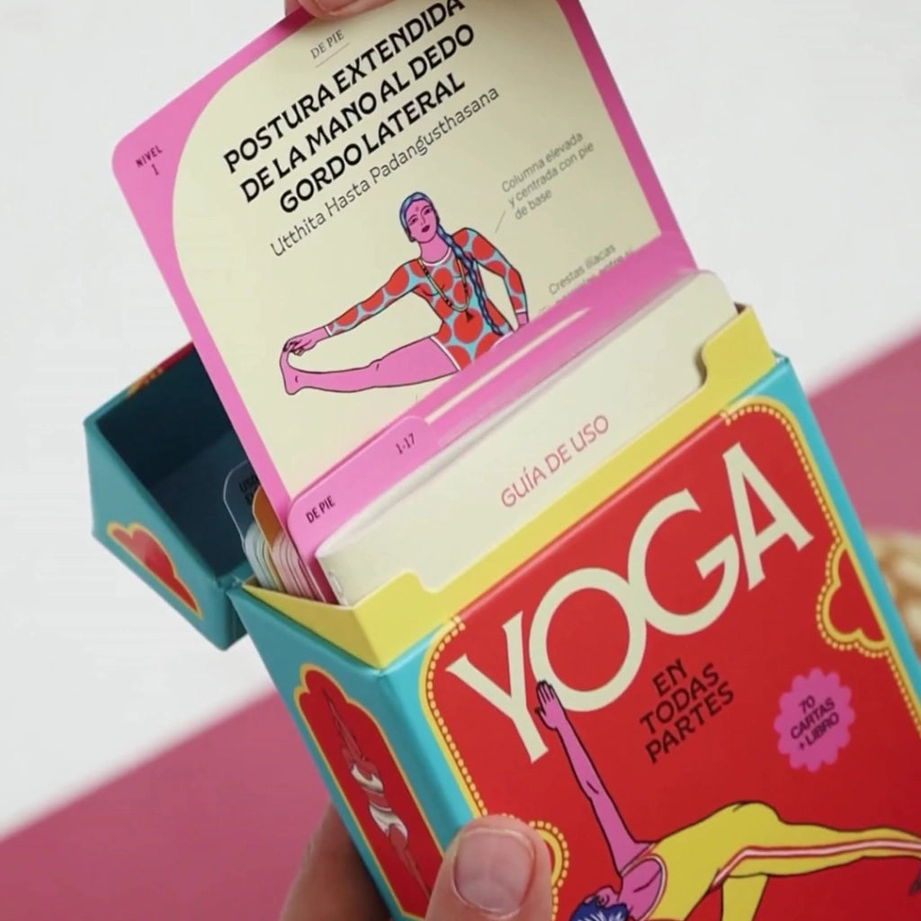 Guía con cartas ilustradas de diferentes posturas de yoga y manual de uso
