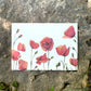 Postal con ilustración en acuarela de amapolas de la artista madrileña Marialu Gili