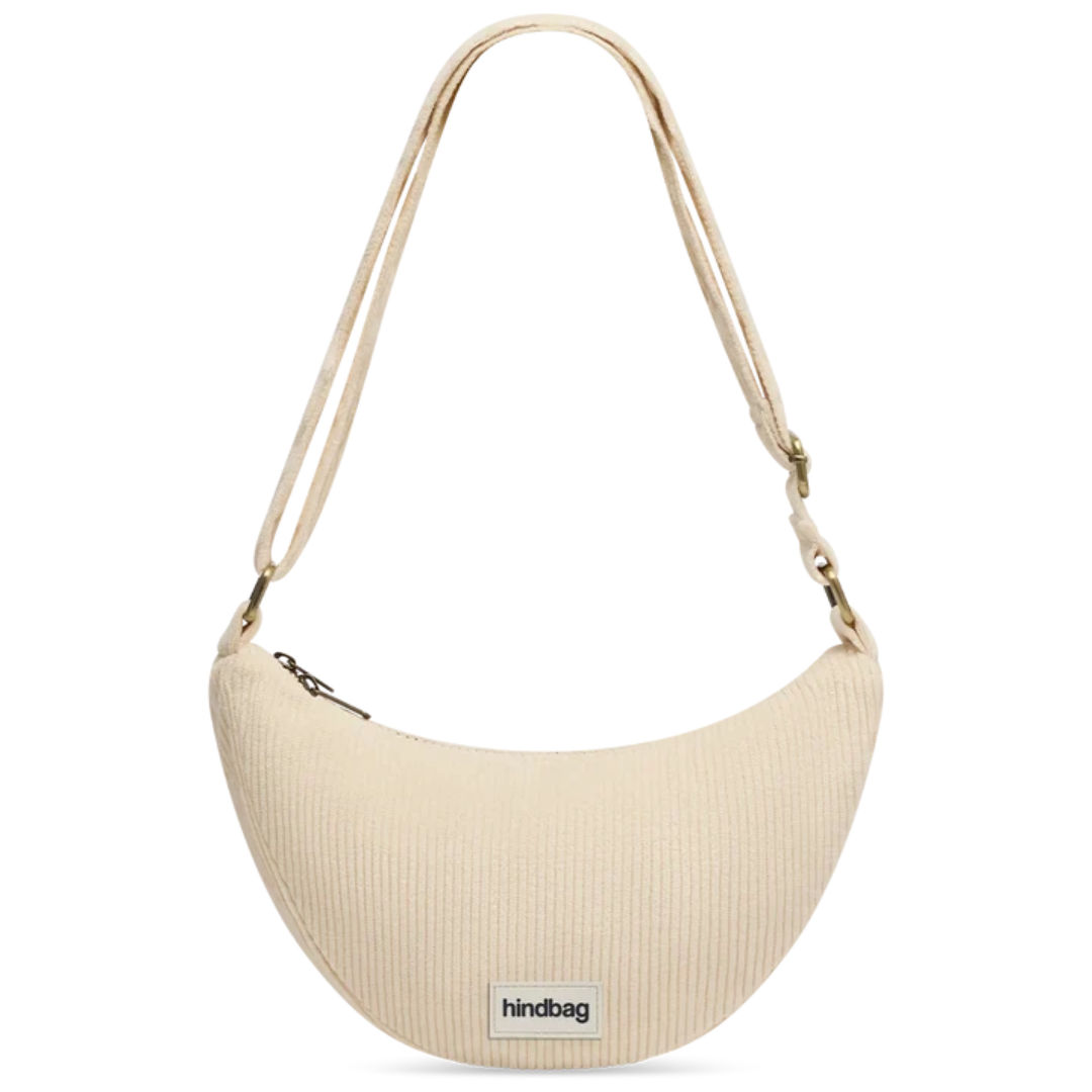 Riñonera Andrea de Hindbag en pana orgánica color crema con diseño de media luna y correa ajustable