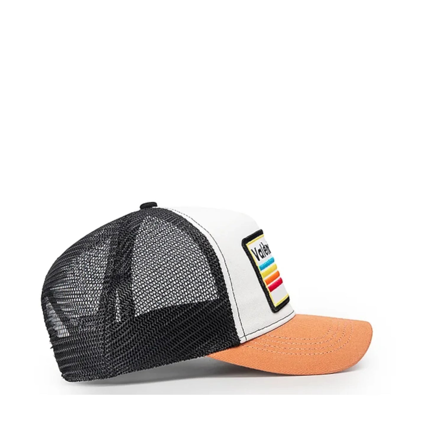 Vista lateral de gorra de Blocals con letras València y un bordado del moño de una fallera. Con la parte de detrás con rejilla de color negro