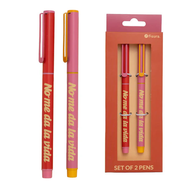 set de dos bolis en rosa y rojo con el texto no me da la vida en color amarillo y en su caja
