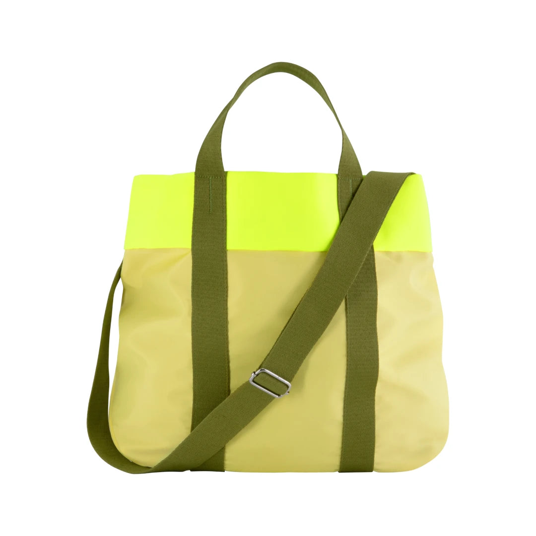 bolsa nelly lima en color verde oscuro, verde lima y asas en verde militar de la marca remember