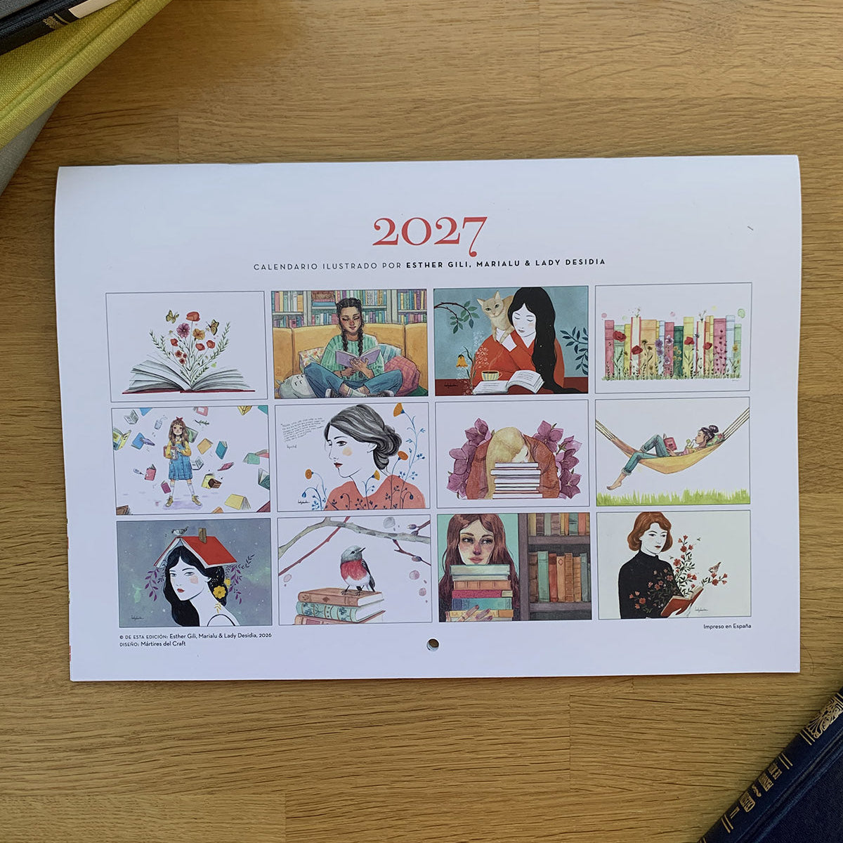 Contraportada del calendario 2027 Leyendo con las doce ilustraciones de Esther Gili, Marialu y Lady Desidia.
