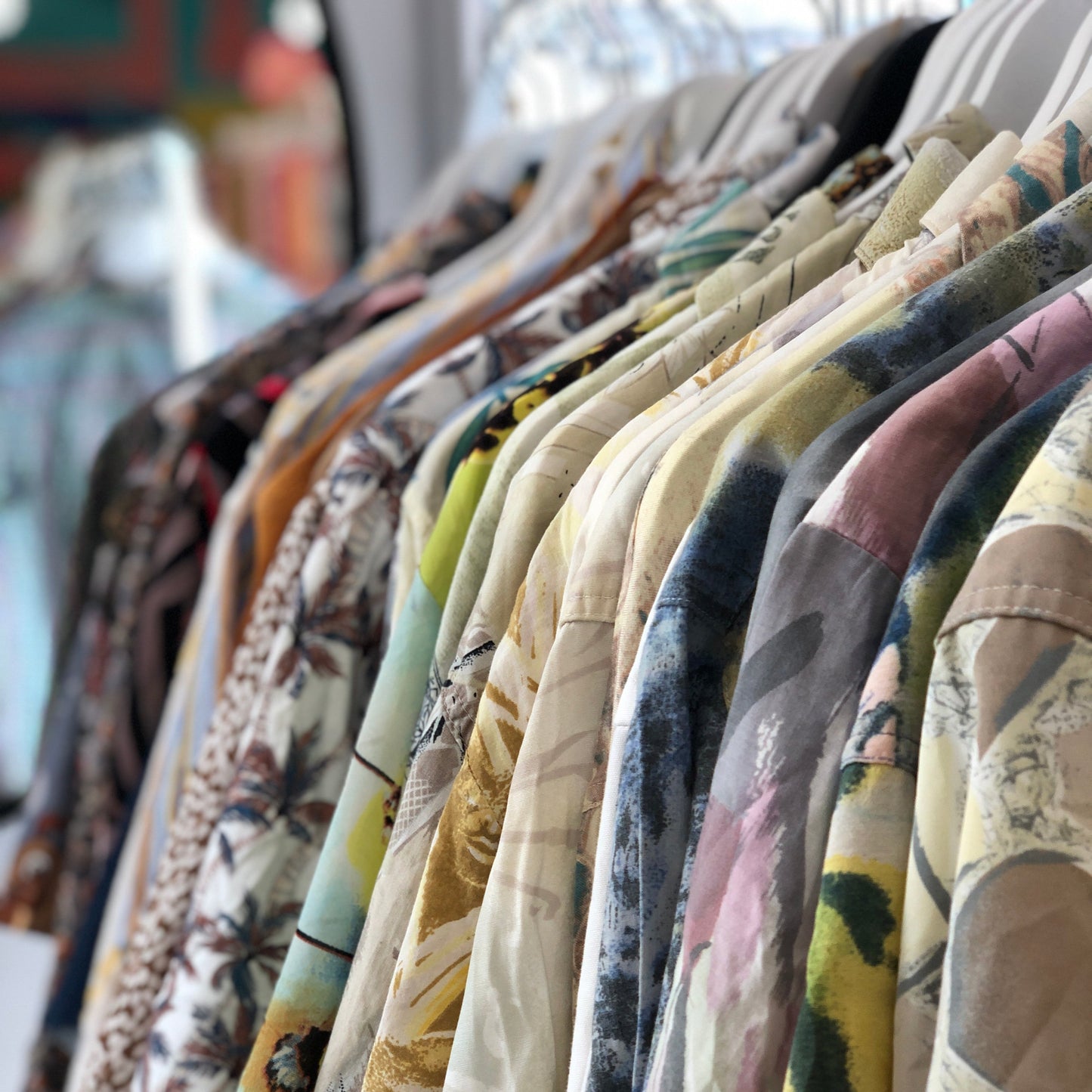 Camisas vintage estampadas coloridas