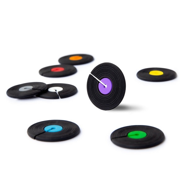 marcacopas en forma de disos de vinilo de colores