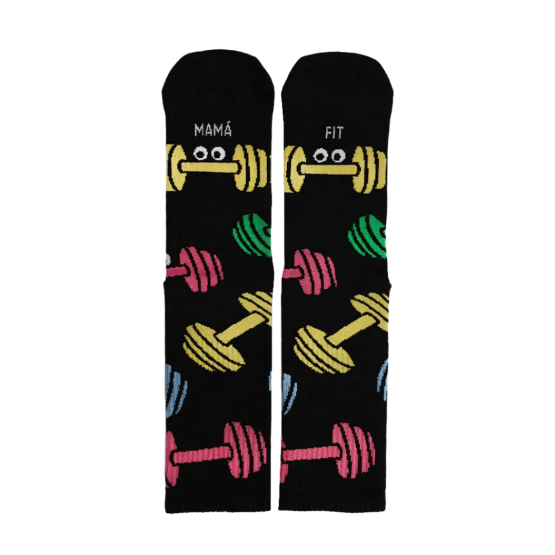 Calcetines negros con estampado de pesas de colores con ojos y el mensaje "Mamá Fit"