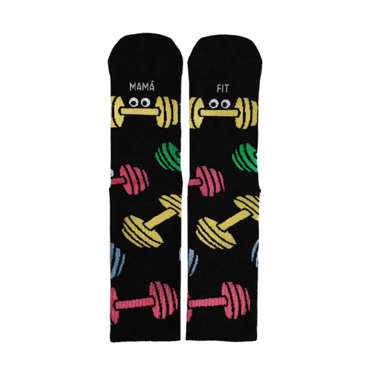 Calcetines negros con estampado de pesas de colores con ojos y el mensaje "Mamá Fit"