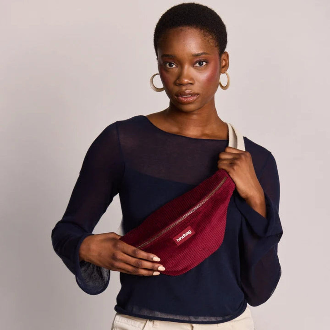 Riñonera Olivia de Hindbag en pana orgánica color burdeos