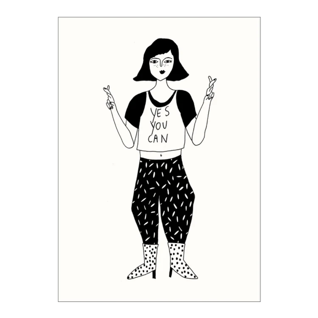 Postal con ilustración de una chica con los dedos cruzados y una camiseta en la que se lee "yes you can".