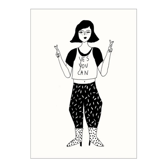 Postal con ilustración de una chica con los dedos cruzados y una camiseta en la que se lee "yes you can".