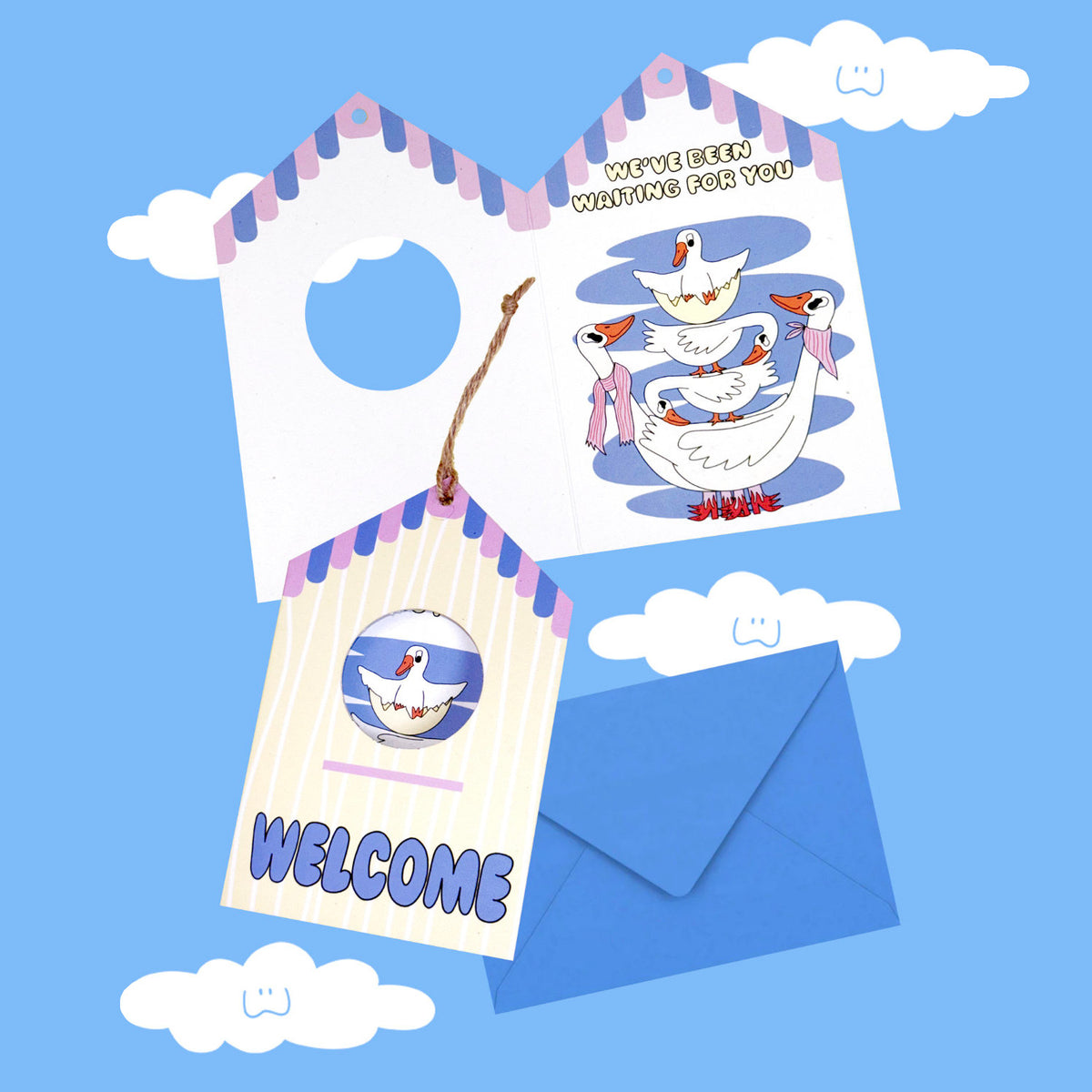 Tarjeta "Welcome" de Miss Feathers junto a su sobre a juego