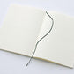 Cuaderno de papel japonés de hojas a rayas tamaño A5 y marcapáginas negro