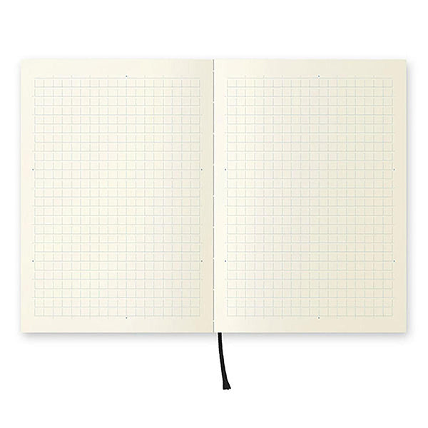 Cuaderno MD de Midori abierto con papel japonés de alta calidad tamaño A6 con cuadrícula
