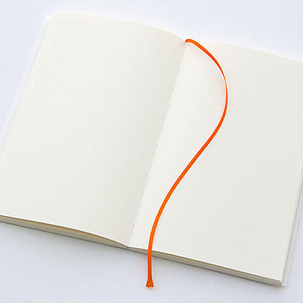 Cuaderno MD de Midori con papel japonés de alta calidad tamaño B6 Slim alargado con hojas lisas en tono marfil y marcapáginas de seda naranja