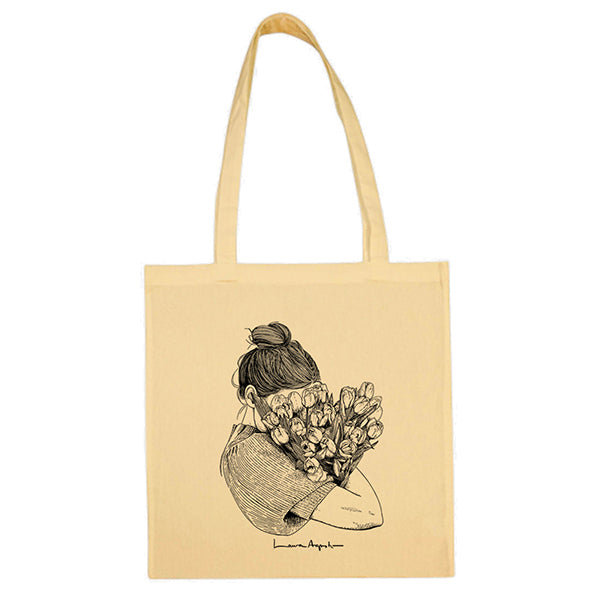 Bolsa de tela de algodón con una ilustración de Laura Agustí serigrafiada de una mujer con el peli recogido hundiendo la cabeza en un ramo de tulipanes