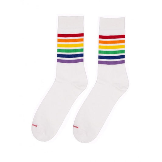 Calcetines blancos con rayas de colores del arcoíris