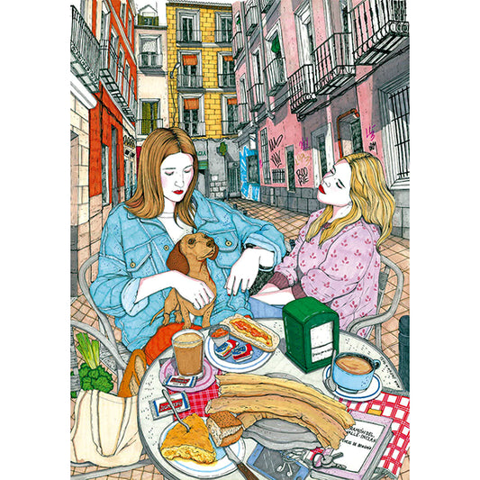 Una ilustración de Ana Jarén con dos chicas que desayunan tortilla de patatas, churros y café con leche en una terraza de una calle del barrio madrileño de Malasaña con su perrito.