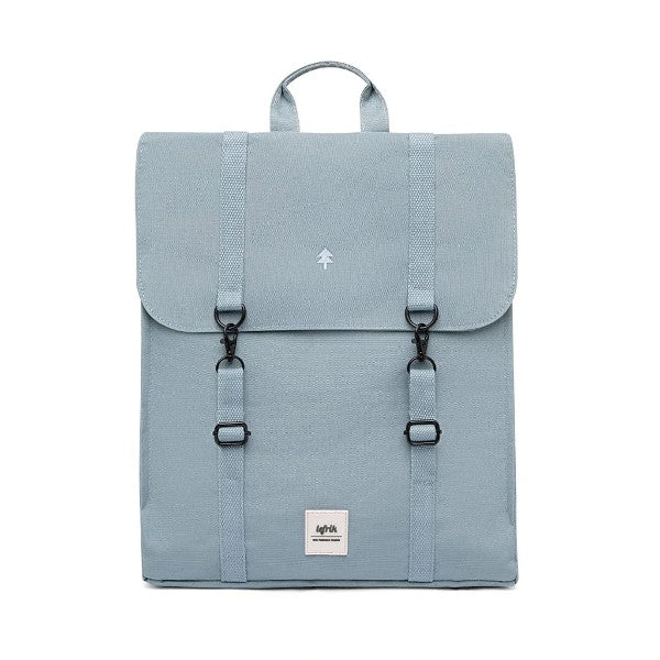 Mochila reciclada de color azul claro de la marca española Lefrik