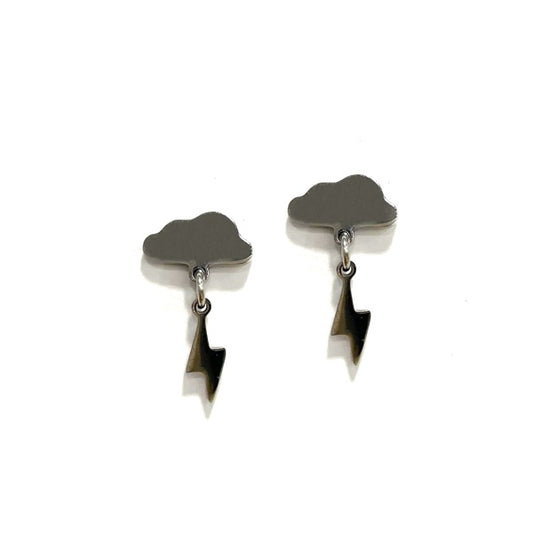 Pendientes de acero en plateado con forma de nube y rayo colgando