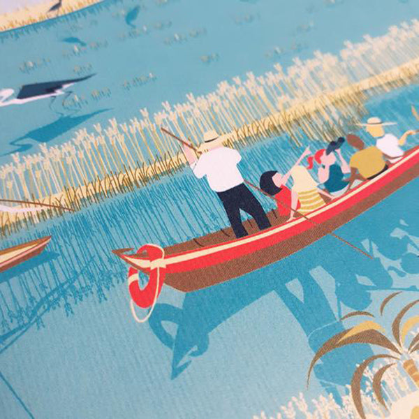 Detalle de la ilustraciñón de la albufera de Atypical Valencia, en el que se ve un barquero remando con pértiga paseando a unos niños que observan las aves