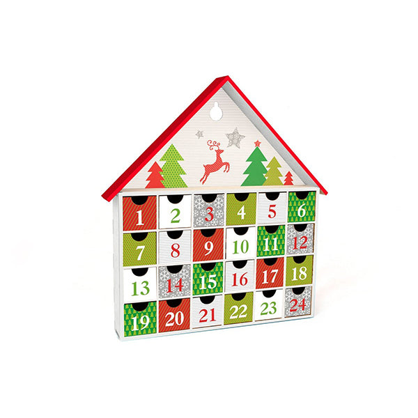 Calendario de adviento decorado con pegatinas con renos, árboles de Navidad y colores verdes, rojos, grises.