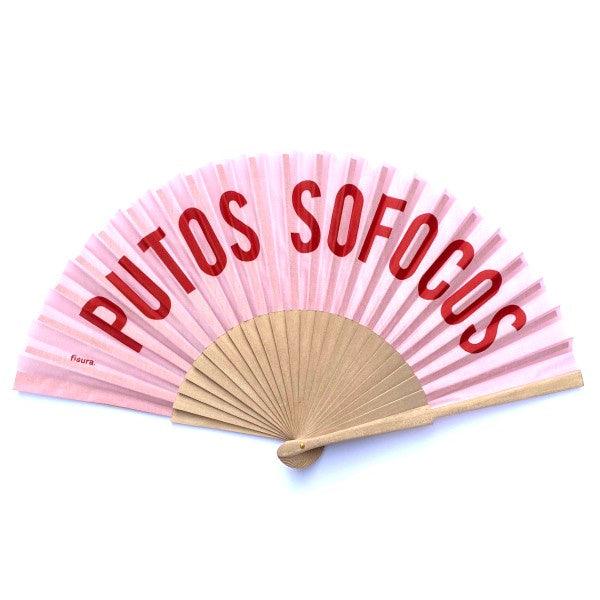 Abanico de madera y tela rosa con el texto PUTOS SOFOCOS en rojo