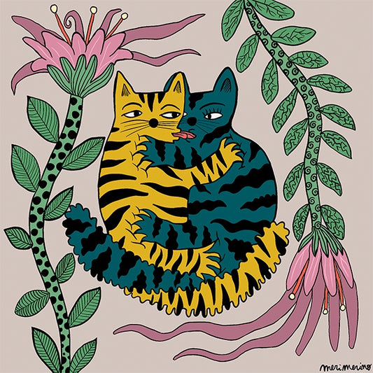 ilustración de la artista Meri Merino de dos gatos, dándose un beso con lengua y muy acurrucados. Con motivos florales de fondo.