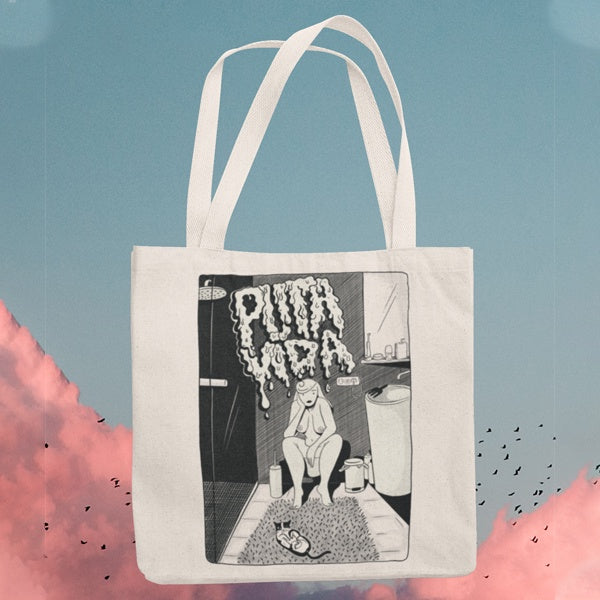Tote Bag Puta vida de María Gómez con una ilustración de una chica en un baño con un gato