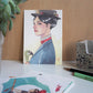 Ilustración de Mary Poppins en el pack rojo de postales de la ilustradora Esther Gili
