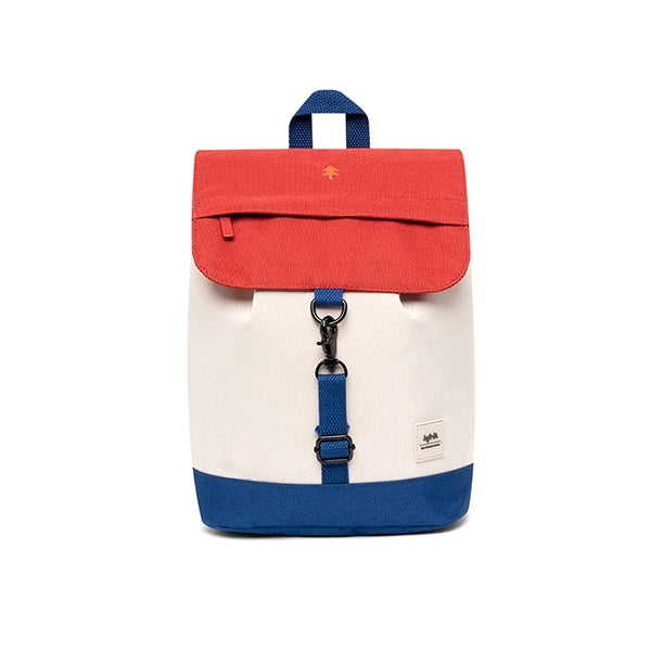 Mochila scout mini Bauhaus de Lefrik con color teja, crema y azul, tira en azul y un cierre de mosquetón negro